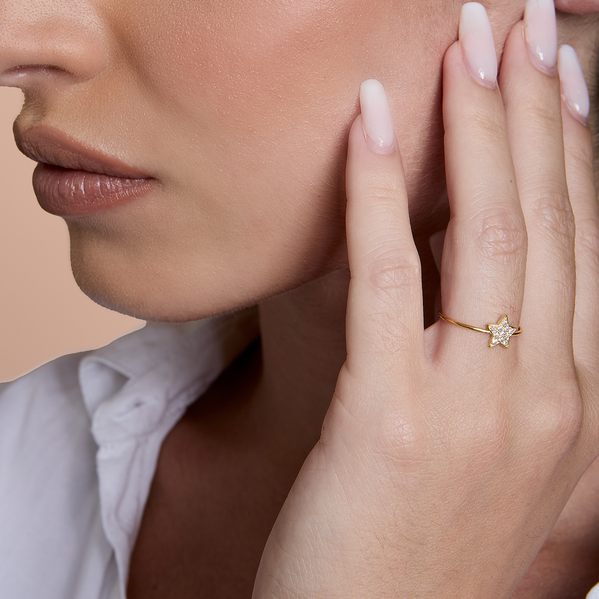 ANELLO IN ORO CON SIMBOLO STELLA SECONDA MISURA IN BRILLANTI BIANCHI