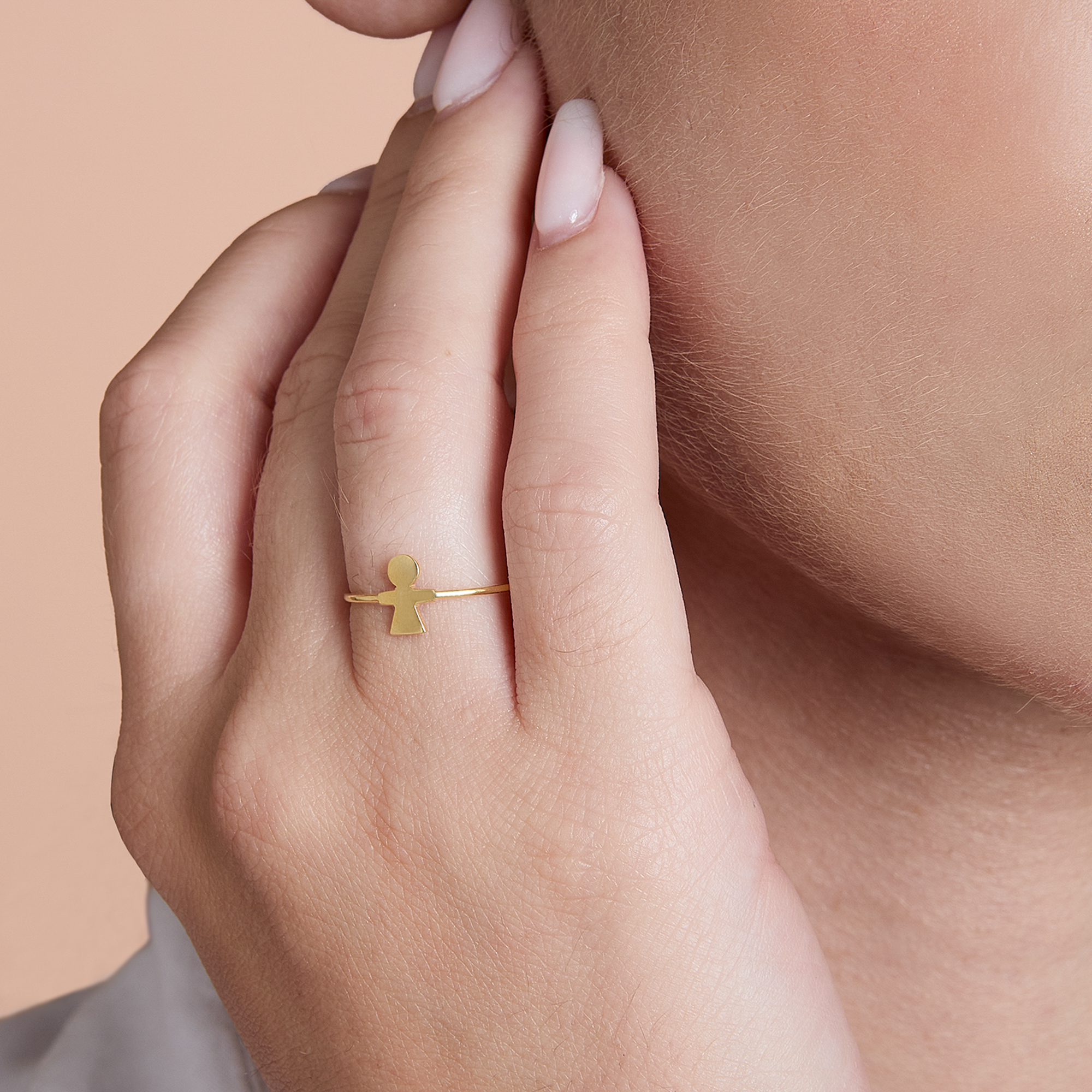ANELLO IN ORO CON SIMBOLO DONNINA SECONDA MISURA IN LASTRA