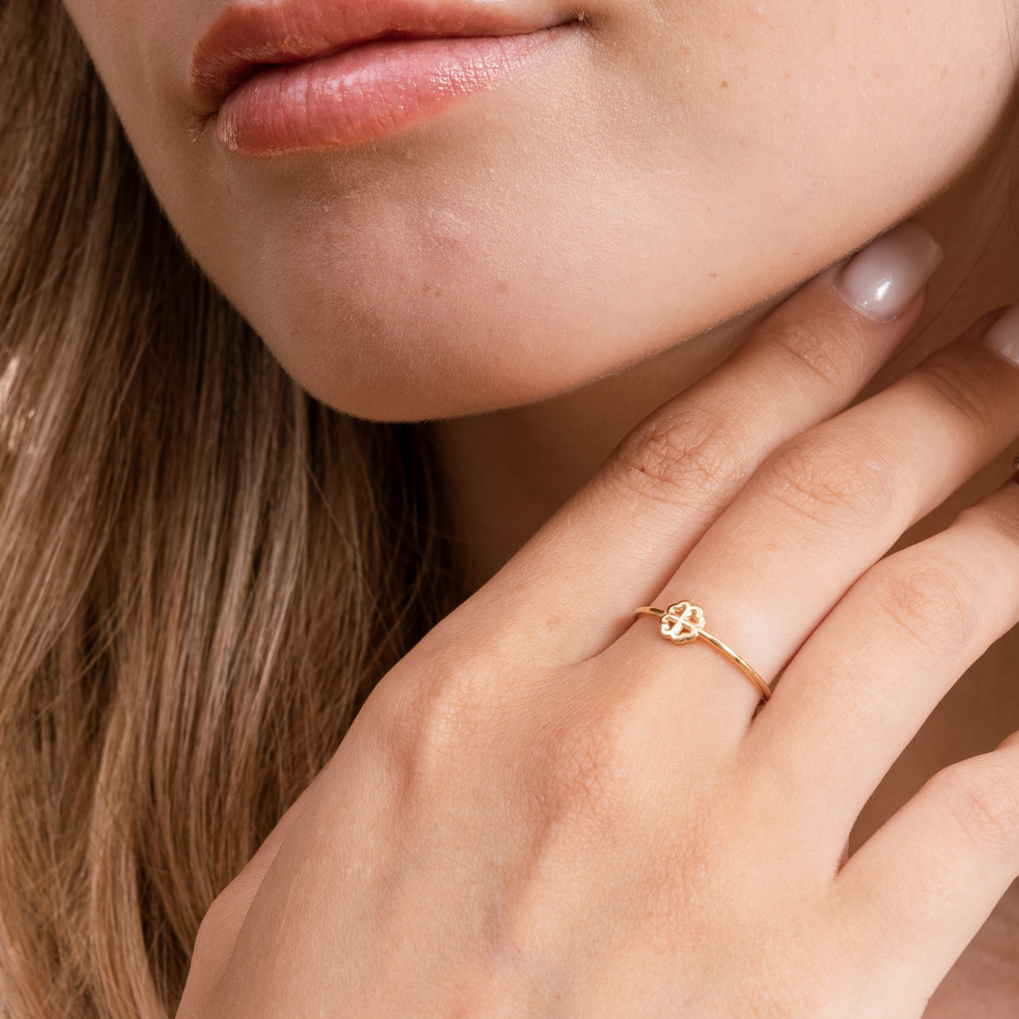 ANELLO IN ORO CON SIMBOLO QUADRIFOGLIO PRIMA MISURA IN FILO