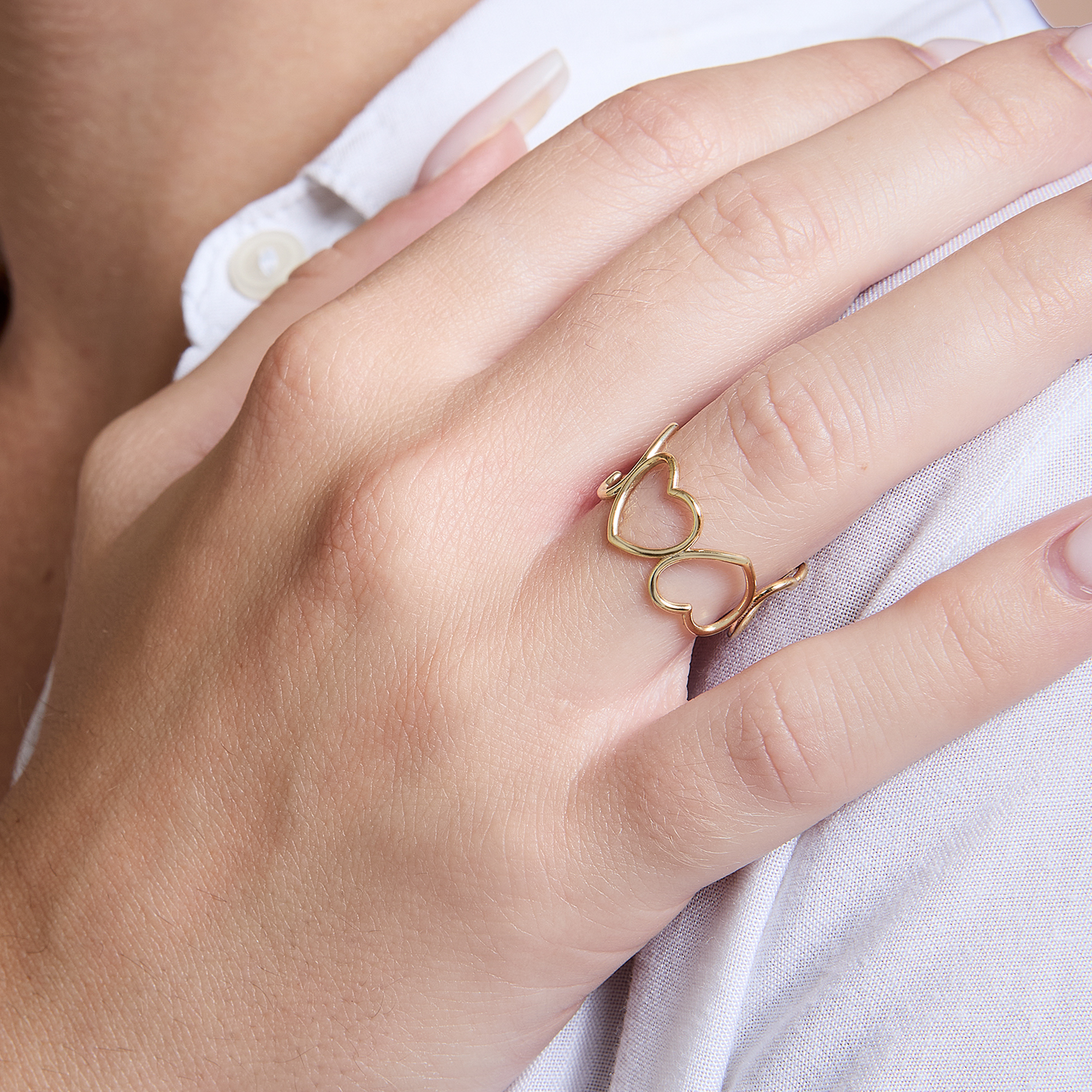 ANELLO IN ORO CON SIMBOLO CUORI SECONDA MISURA IN FILO