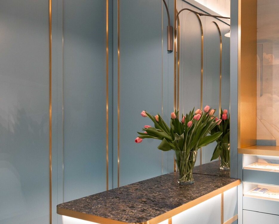 Interno della boutique Ginger in Via Solferino a Milano